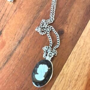 Vintage Black & White Cameo Pendant Necklace – Silver-Tone Chain Victorian Style